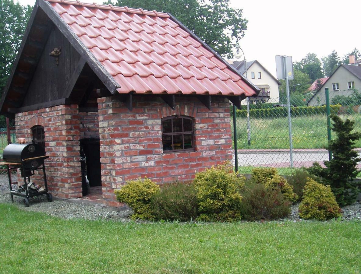 Willa Axla Z Weranda Ogrodem I Parkingiem Kudowa-Zdrój Exteriör bild